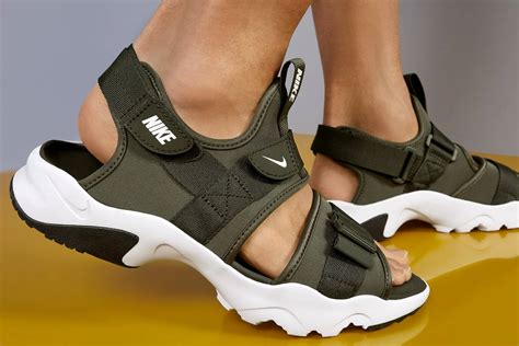 sneakers meisje nike|nike sandalen dames.